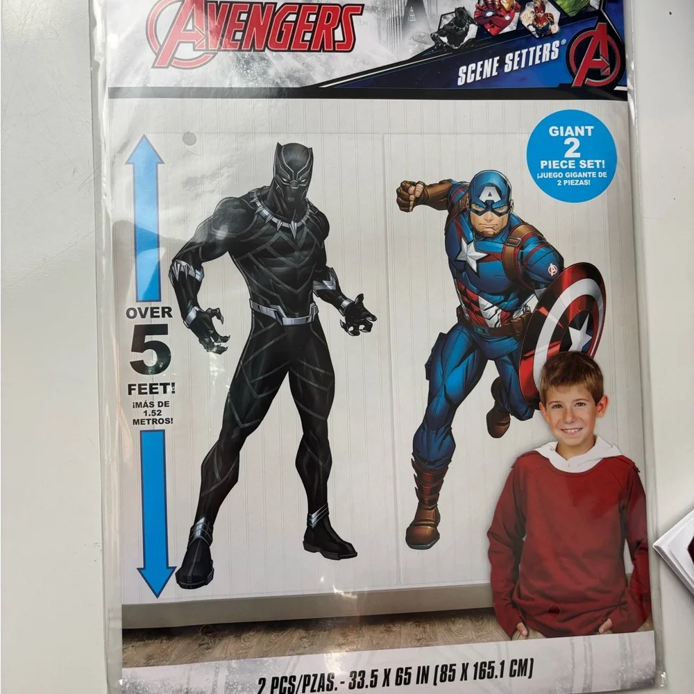 Giant 2 Piece Marvel Avengers Scene Setter Over 5‎ FT and vinyl cutouts